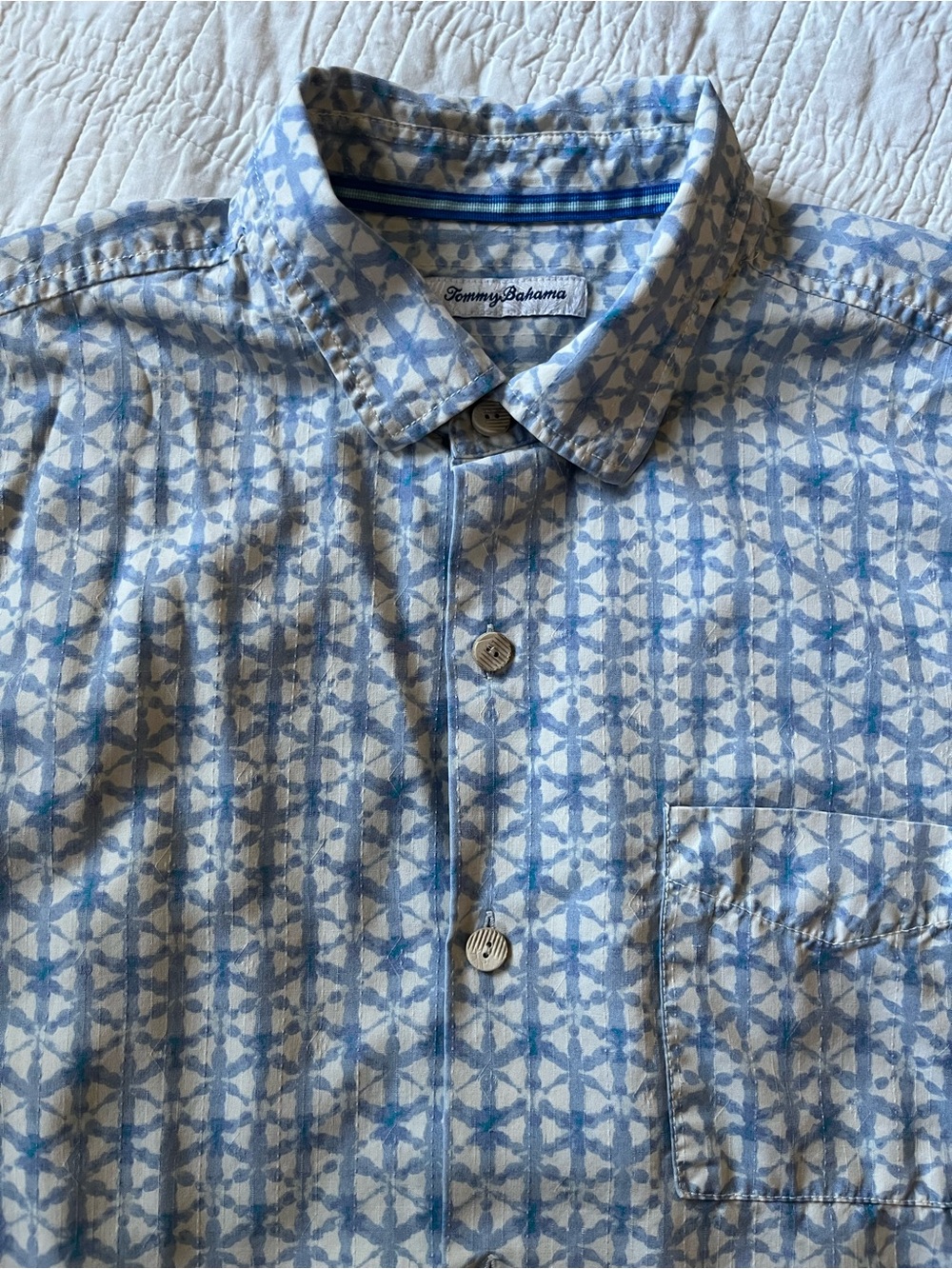 Tommy Bahama 100% silk Blue and White Geometric Short-Sleeve Button-Down Shirt